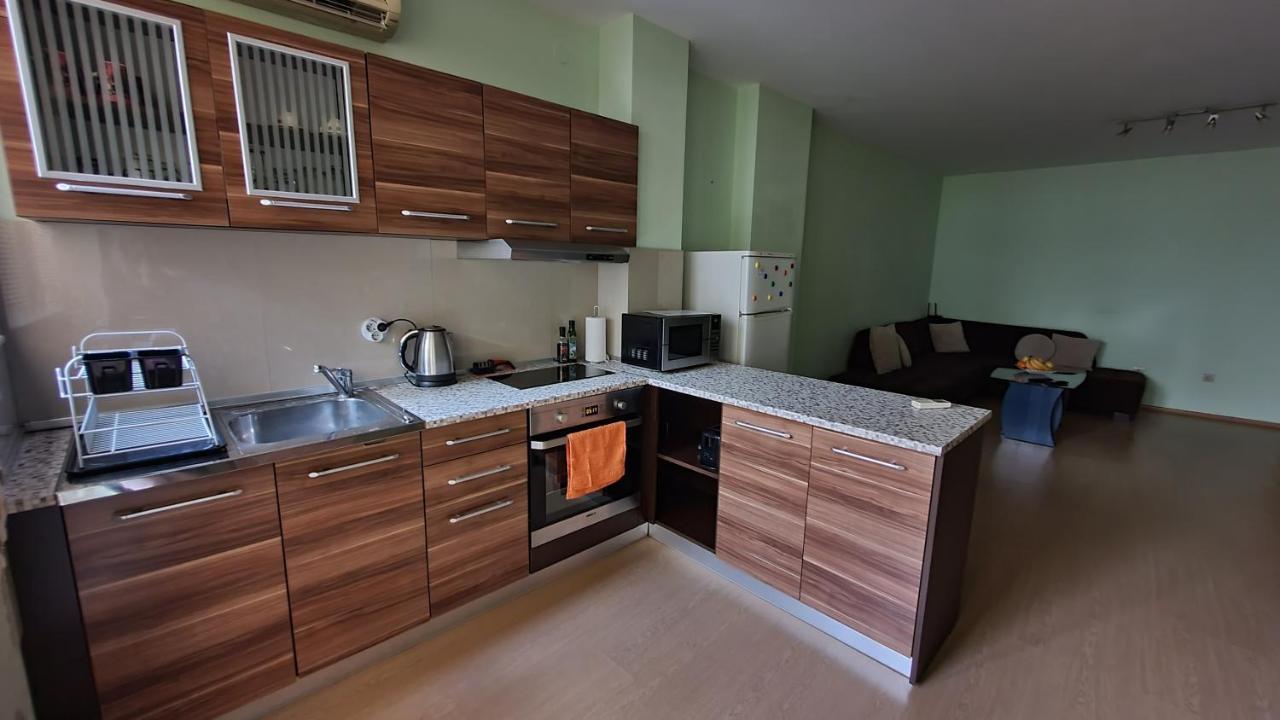 Appartamento Minimalistic 1Br Flat With A Parking Spot Varna Esterno foto