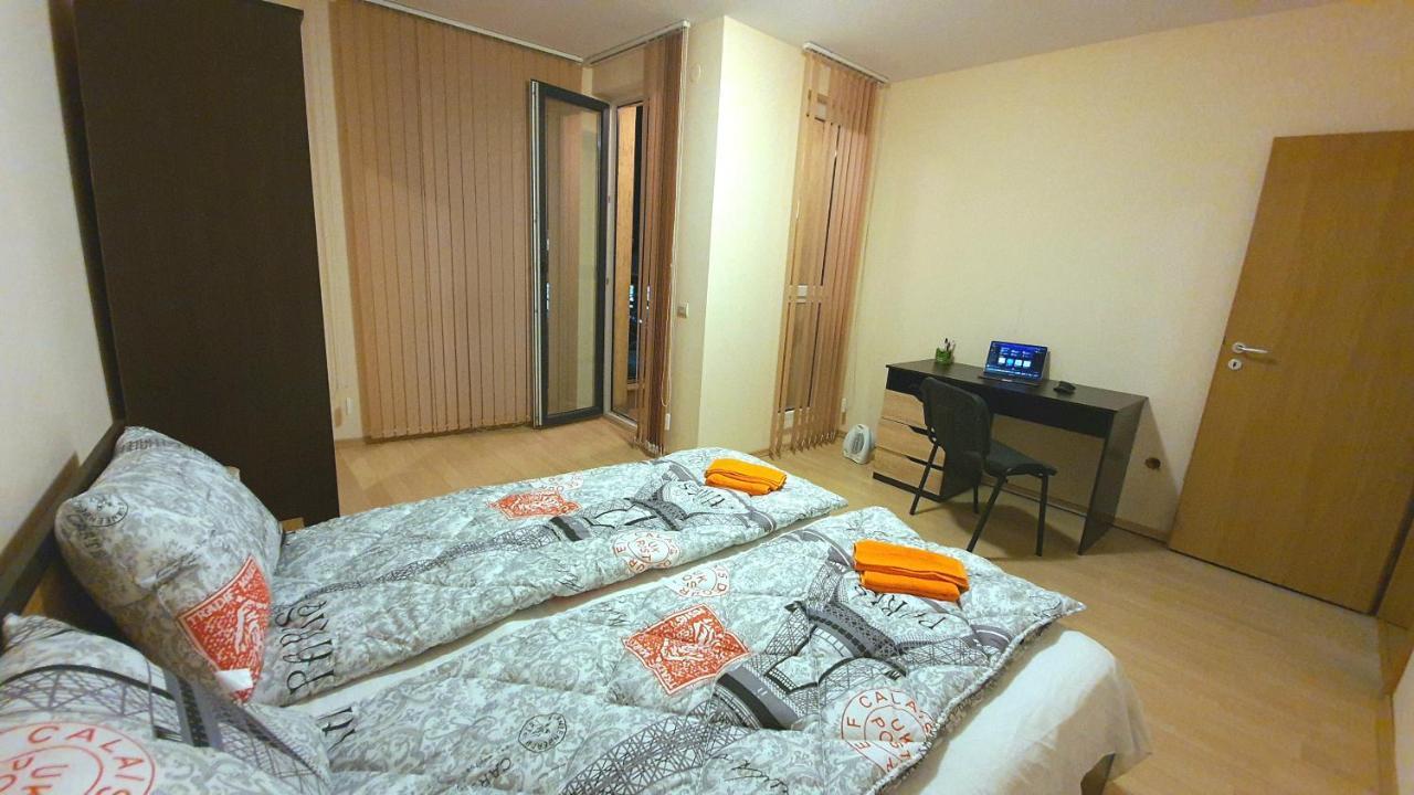 Appartamento Minimalistic 1Br Flat With A Parking Spot Varna Esterno foto