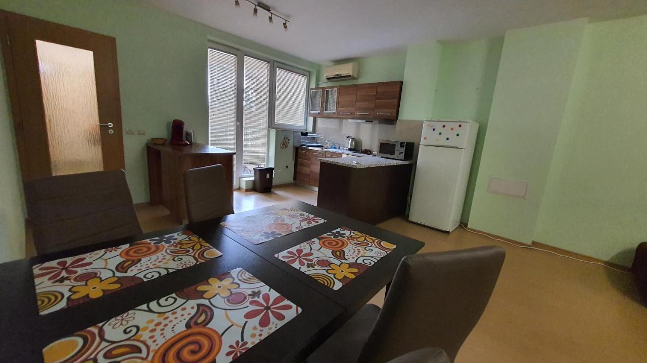 Appartamento Minimalistic 1Br Flat With A Parking Spot Varna Esterno foto