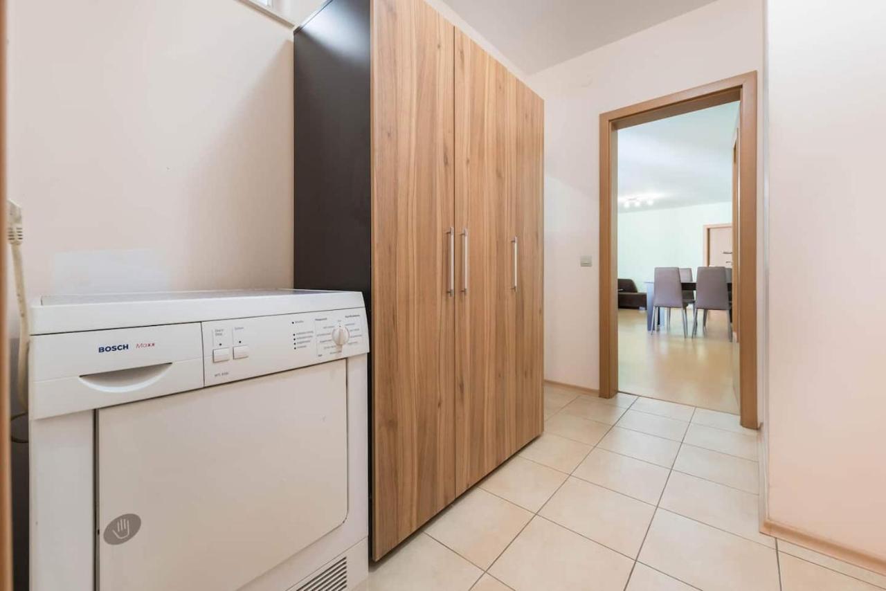 Appartamento Minimalistic 1Br Flat With A Parking Spot Varna Esterno foto